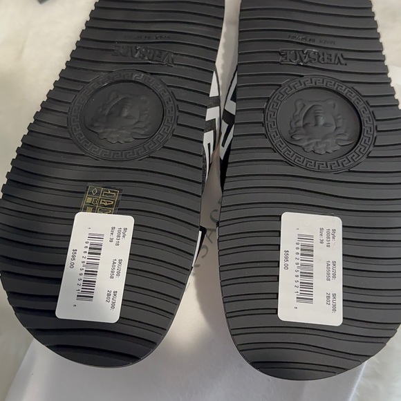 VERSACE 💯 Authentic 
Canvas Printed Slides
Size: EU 39 - Picture 11 of 13